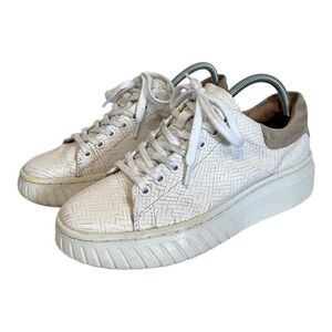 Sofft | Parkyn White and Nude Perforated‎ Leather Sneaker Womens Sz 8.5 Medium